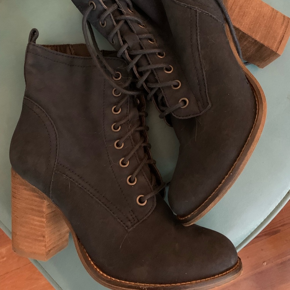 steve madden block heel navy lace up boots
